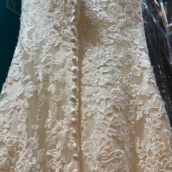 NWT Allure Romance Wedding Dress - Picture 3 of 8